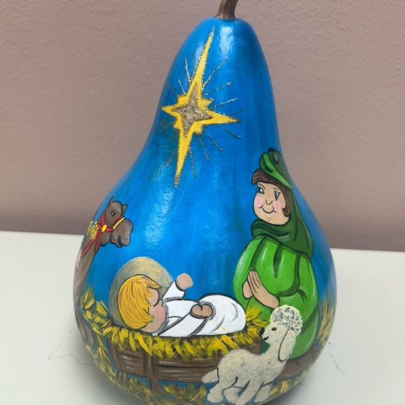 Beautifully Hand Painted Nativity Scene Large Dried Gourd Folk Art Faye Thompson - Picture 8 of 8